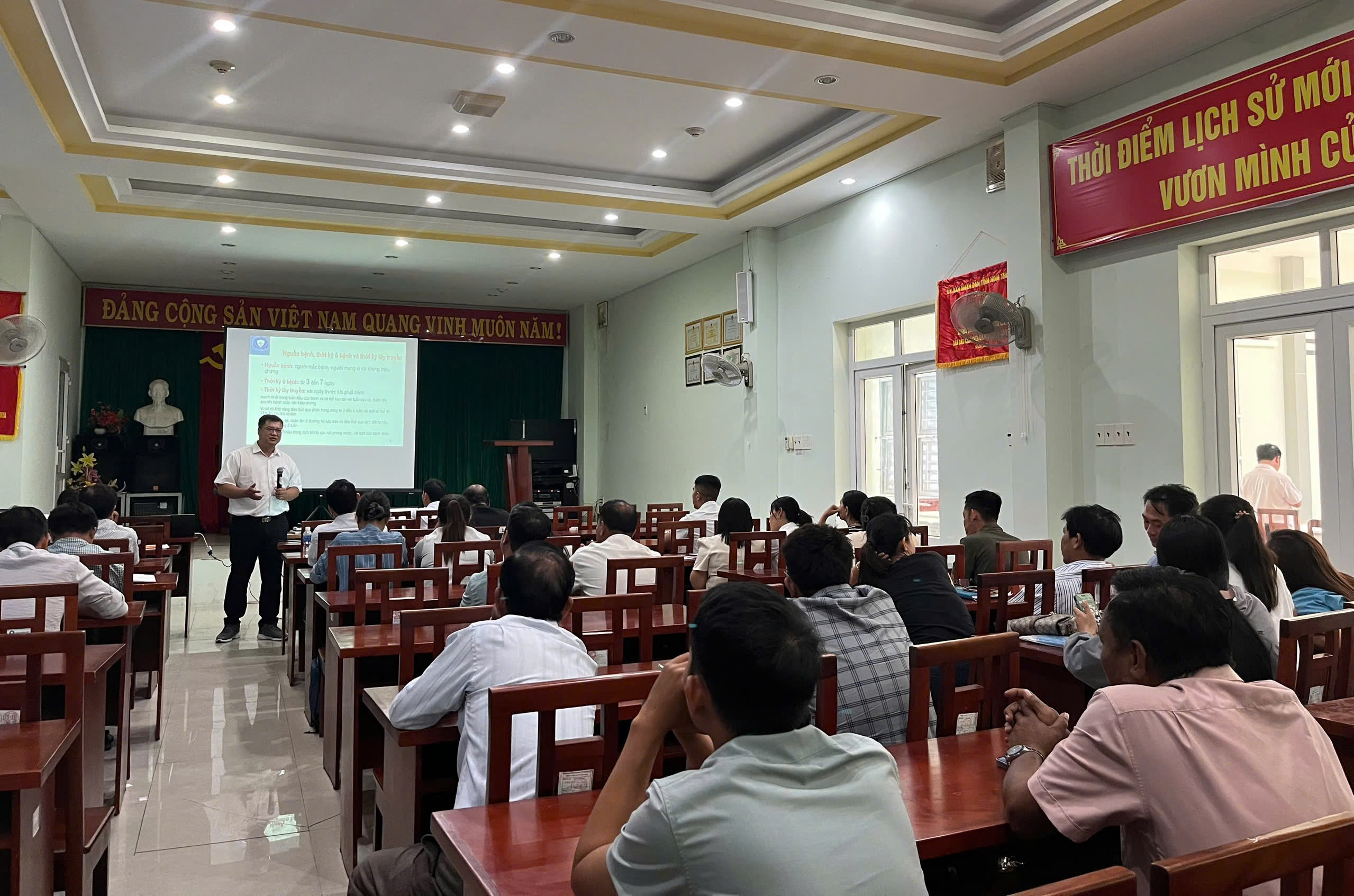Tập huấn nâng cao năng lực phòng, chống dịch cho cán bộ y tế tuyến cơ sở
